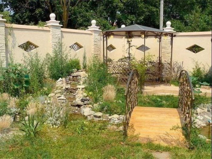 Как красиво благоустроить двор частного дома фото своими руками 84