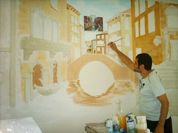 мысль необыкновенного образа квартиры с росписью стен