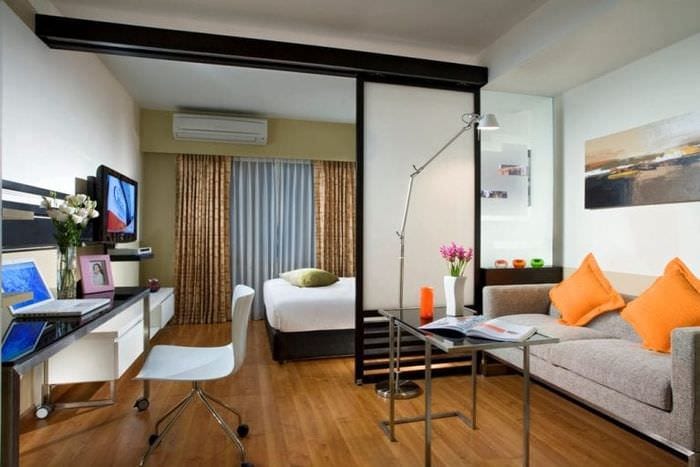 Дизайн однокомнатной квартиры с разделением на спальню и гостиную