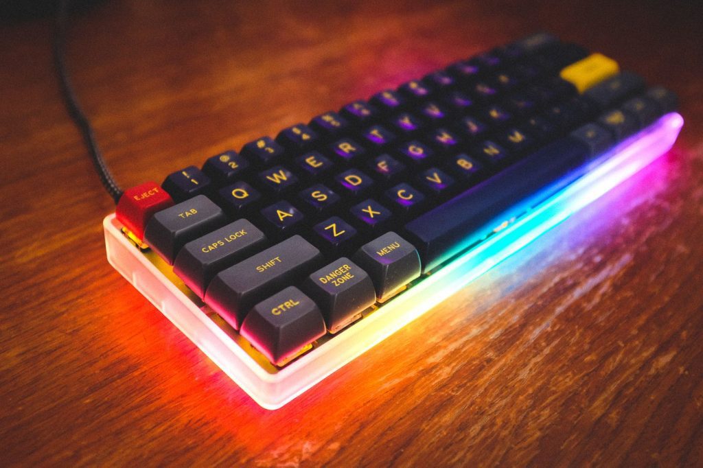 Tastatură specială cu iluminare din spate